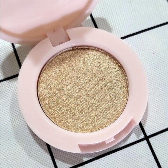 Ciate London Glow To Highlighter-Moondust. Shine, Bright, Pink, Lift, Define - Picture 7 of 8